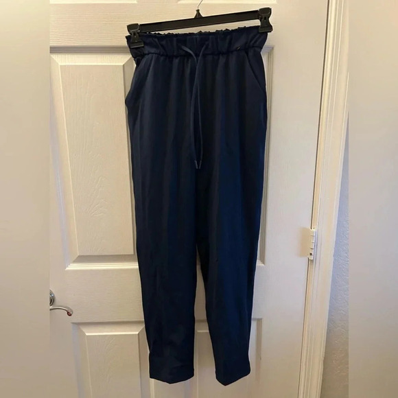 Lululemon Keep It Moving Pant, size 4, Like new - Picture 2 of 5